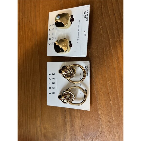 VINTAGE CRAZY HORSE LARGE CLIP ON GOLD TONE EARRINGS MODERNIST DESIGN 2 PAIR! - Picture 1 of 4